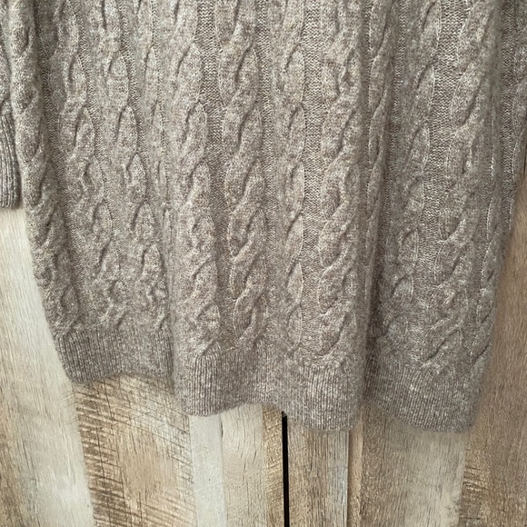 H&M V Neck Tunic Sweater - Picture 4 of 7